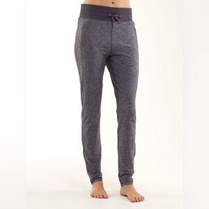 L-110 🍋 Lululemon 🍋 Hang Loose Pant
Heathered Coal